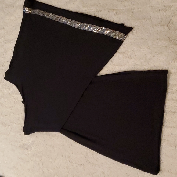 Michelle Nicole Dresses & Skirts - NWT Michelle Nicole one shoulder sequin dress